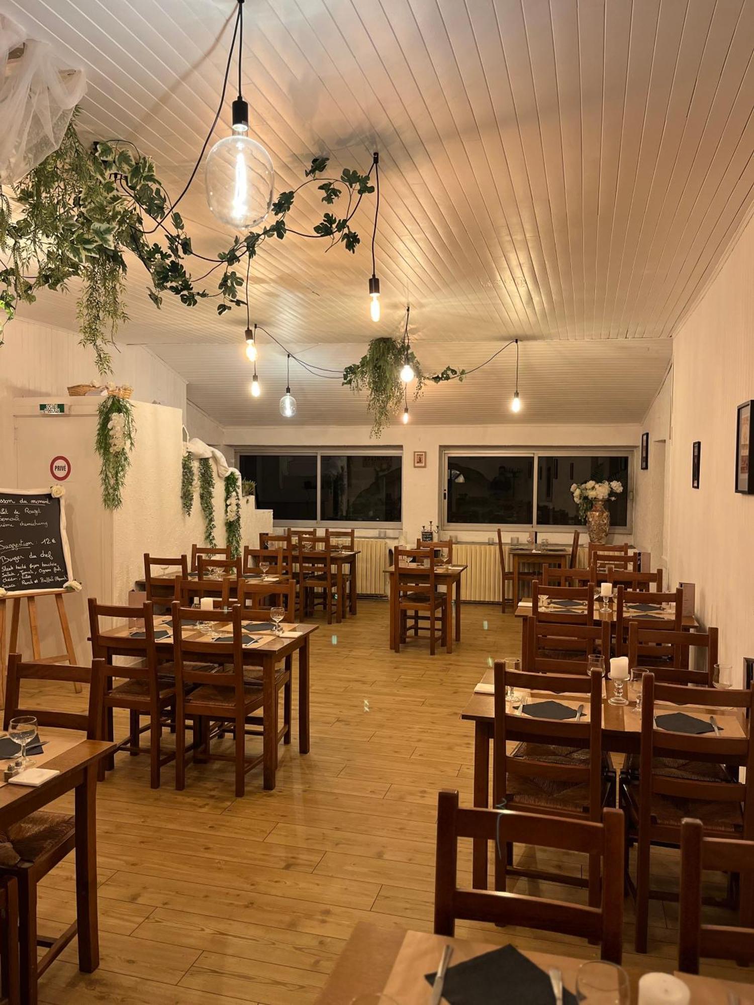 Cafe Du Commerce Genolhac 外观 照片